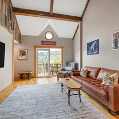 Updated townhome - Walk to Holiday Valley