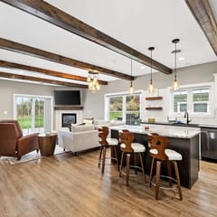 Village Townhouse, Walk to Shops, Garage