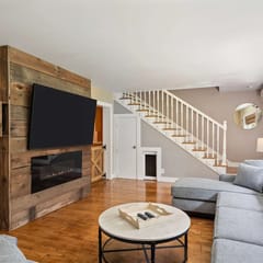Spacious Family Retreat, Two Living Rooms, Hot Tub