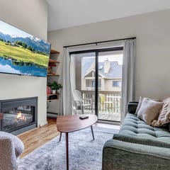 SnowPine Condo, Sleeps 6, King Bed, Patio
