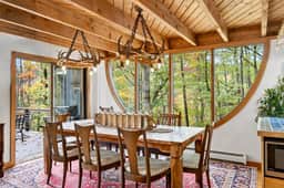 Spacious 6 Bedroom Chalet Near Holiday Valley - Image 2