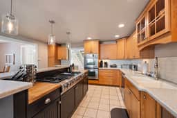 Spacious Family Retreat, Two Living Rooms, Hot Tub - Image 4