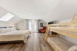 5 Minutes to Holiday Valley Luxe King Beds + Bunk - Image 5