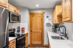 SnowPine Condo, Sleeps 8, Patio, A/C - Image 2