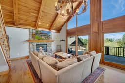 Renovated 5BR Home, Sauna, Hot Tub, Firepit - Image 4
