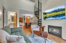 SnowPine Condo, Sleeps 6, King Bed, Patio - Image 2