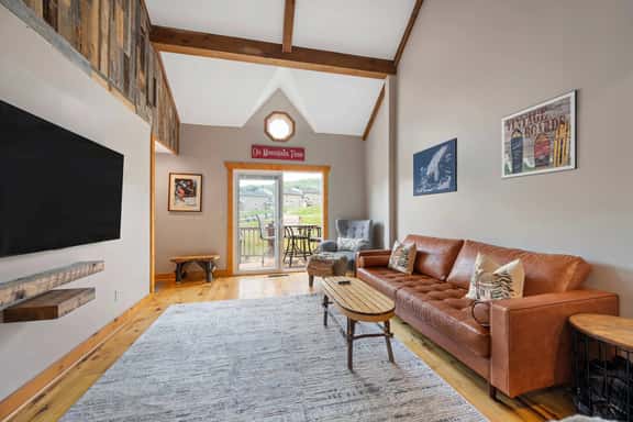 Updated townhome - Walk to Holiday Valley - Image 1
