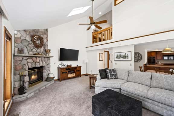 SnowPine Village Townhouse, Sleeps 10, A/C - Image 1