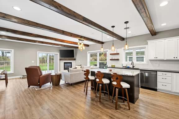 Village Townhouse, Walk to Shops, Garage - Image 1