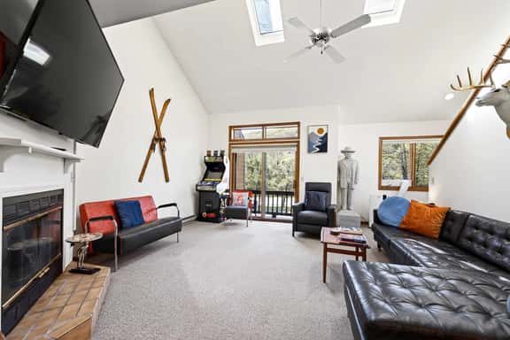 Walkable Stone Ridge Townhouse, Village & HoliMont - Image 1