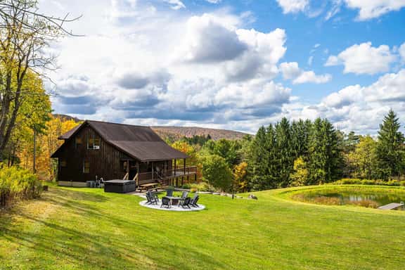 Renovated 5BR Home, Sauna, Hot Tub, Firepit - Image 1