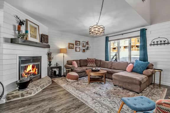 Modern Townhome, 2 Decks, Fireplace - Image 1