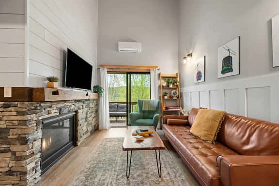 SnowPine Condo, Sleeps 6, Patio, A/C - Image 1