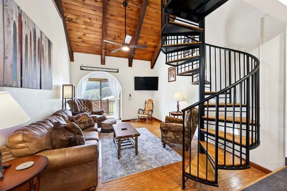 3-Bed Family Townhouse with Scenic Views & Patio - Image 1