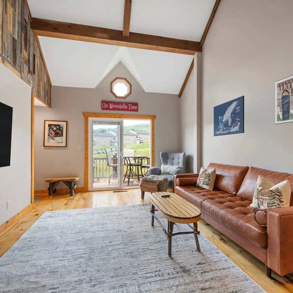 Updated townhome - Walk to Holiday Valley - Image 1