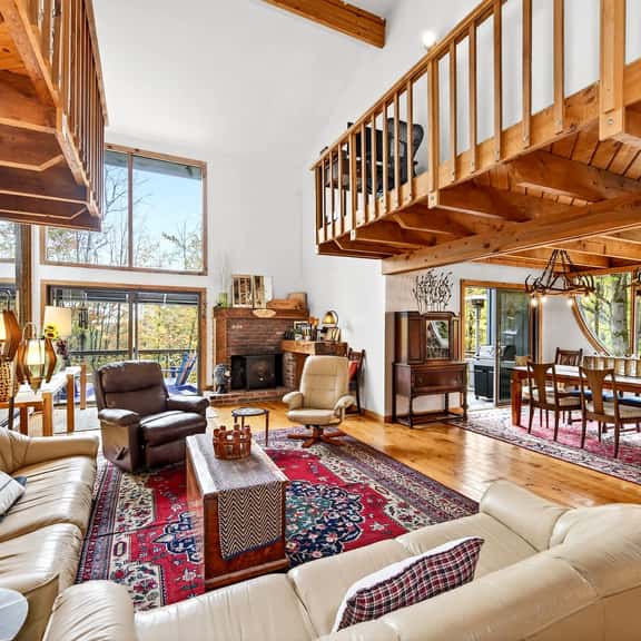 Spacious 6 Bedroom Chalet Near Holiday Valley - Image 1