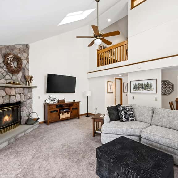 SnowPine Village Townhouse, Sleeps 10, A/C - Image 1