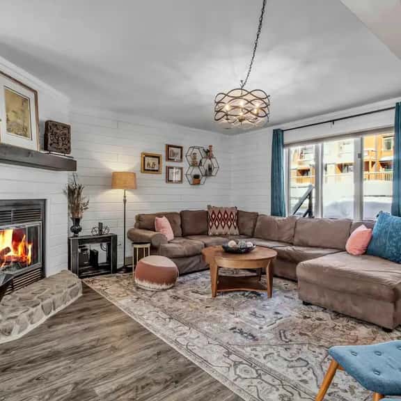 Modern Townhome, 2 Decks, Fireplace - Image 1