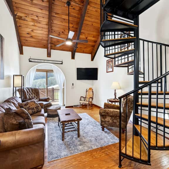 3-Bed Family Townhouse with Scenic Views & Patio - Image 1