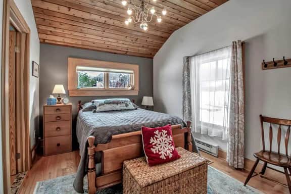 Rustic Cabin, Wood Fireplace & Large Deck - Image 4