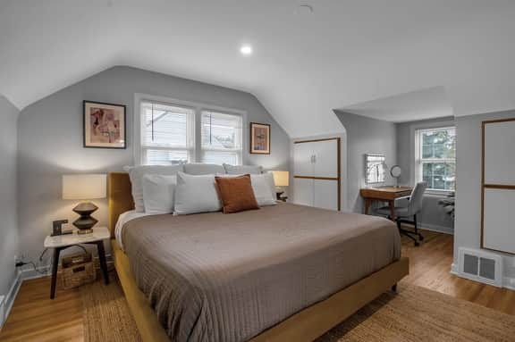 Family Home, King Beds, EV Charger, WFH, AC - Image 4