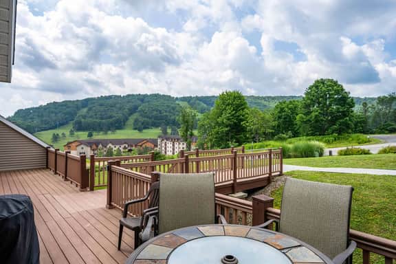 Updated townhome - Walk to Holiday Valley - Image 5