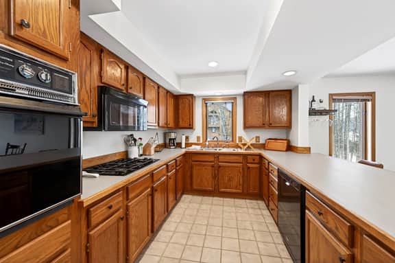 SnowPine Village Townhouse, Sleeps 10, A/C - Image 3