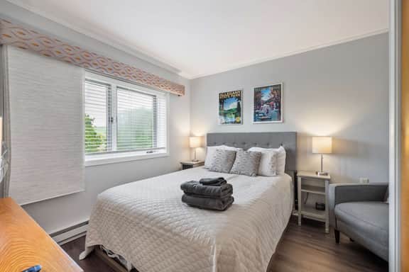 SnowPine Condo, Queen Bed, Fireplace - Image 4