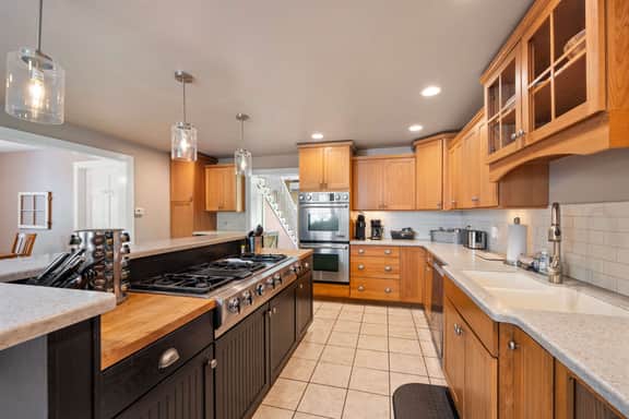 Spacious Family Retreat, Two Living Rooms, Hot Tub - Image 4