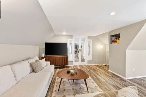 5 Minutes to Holiday Valley Luxe King Beds + Bunk - Image 4