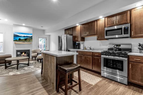 Spacious Townhome with Fireplace - Image 2