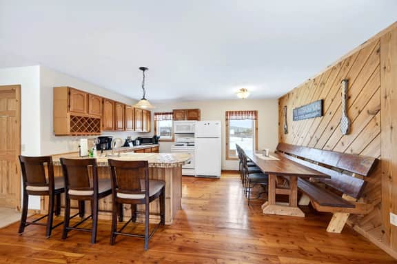 Family-Friendly 3BR, 3 Min to Holiday Valley - Image 2