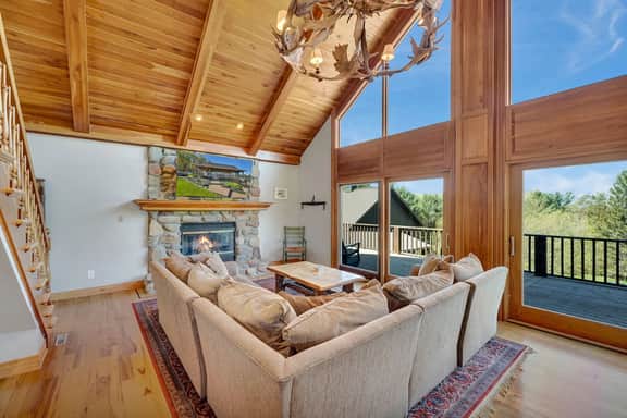Renovated 5BR Home, Sauna, Hot Tub, Firepit - Image 4