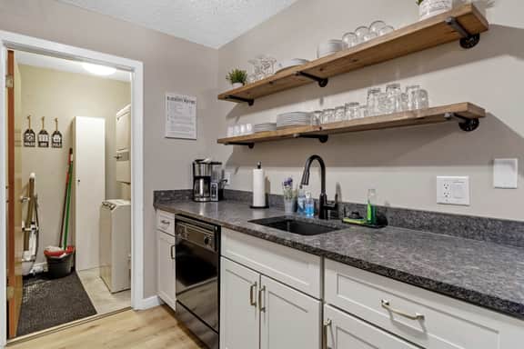 SnowPine Condo, Sleeps 6, Patio, A/C - Image 3