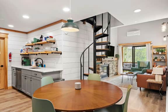 SnowPine Condo, Sleeps 6, Patio, A/C - Image 2